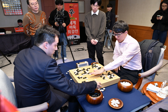 이야마 유타, 양카이원 꺾으며 농심신라면배 ‘백중세’로 2차전 종료